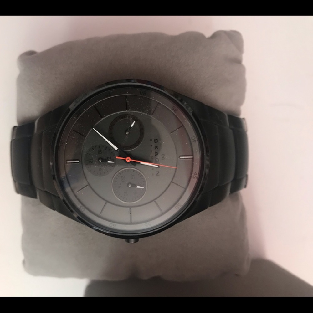 Men’s black skagen watch